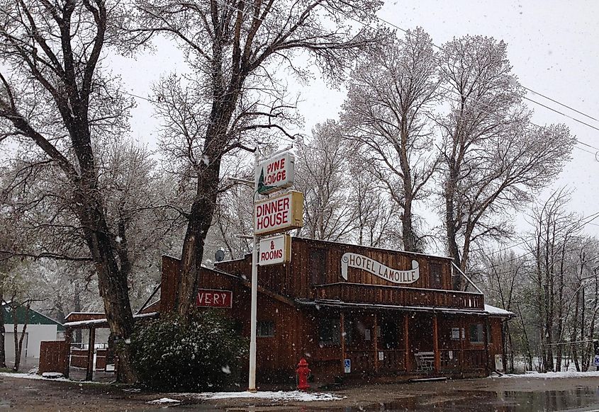 Snow at the Hotel Lamoille, via By Famartin - Own work, CC BY-SA 3.0, https://commons.wikimedia.org/w/index.php?curid=32631300