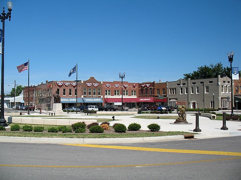 Town square in Hodgenville, Kentucky, USA. Image credit: Jamie, via Wikimedia Commons.
