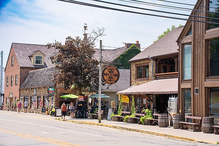 Street scene from historic downtown Nashville, Indiana. Editorial credit: Little Vignettes Photo / Shutterstock.com
