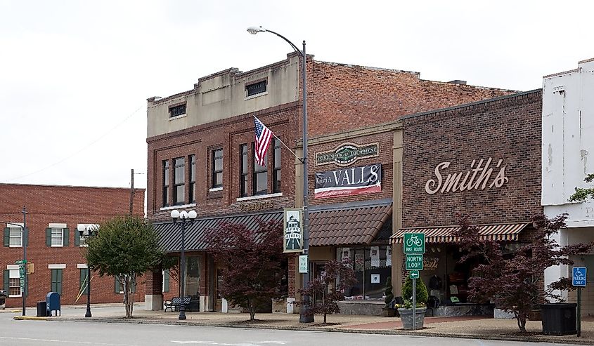 Founded in 1842, the city of Athens is located 15 miles from the Tennessee State line in Limestone County