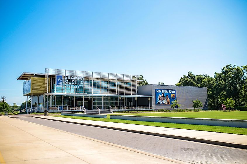 Exterior of the Grammy Museum in Cleveland, Mississippi. By Seanljohn - Own work, CC BY-SA 4.0, Wikimedia Commons