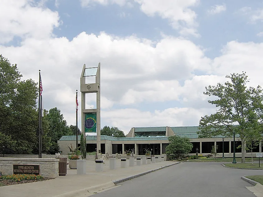 Upper Arlington Municipal Center, Upper Arlington, Ohio. Photo via Wikimedia Commons.