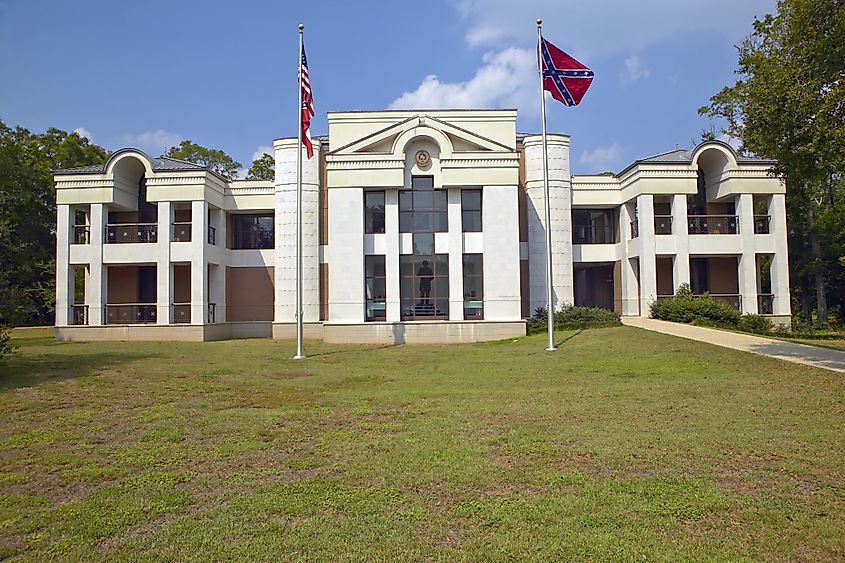 Front view of the Jefferson Davis Presidential Library in Biloxi, Mississippi