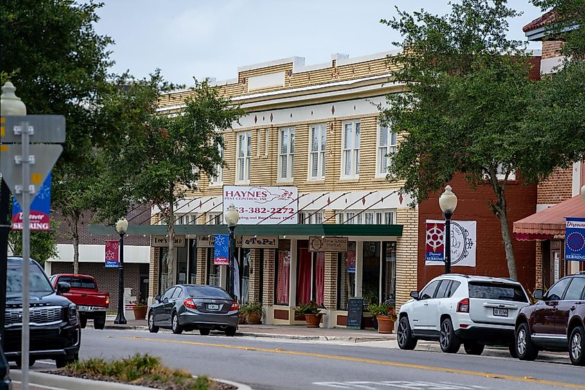  Local shops in Sebring, Florida, via Felix Mizioznikov / Shutterstock.com