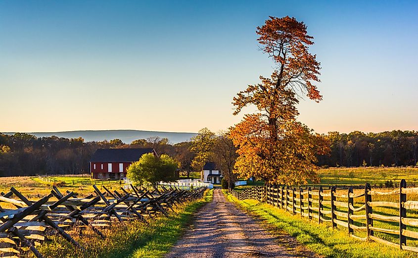 Dirt road to a farm and autumn colors in Gettysburg, Pennsylvania.