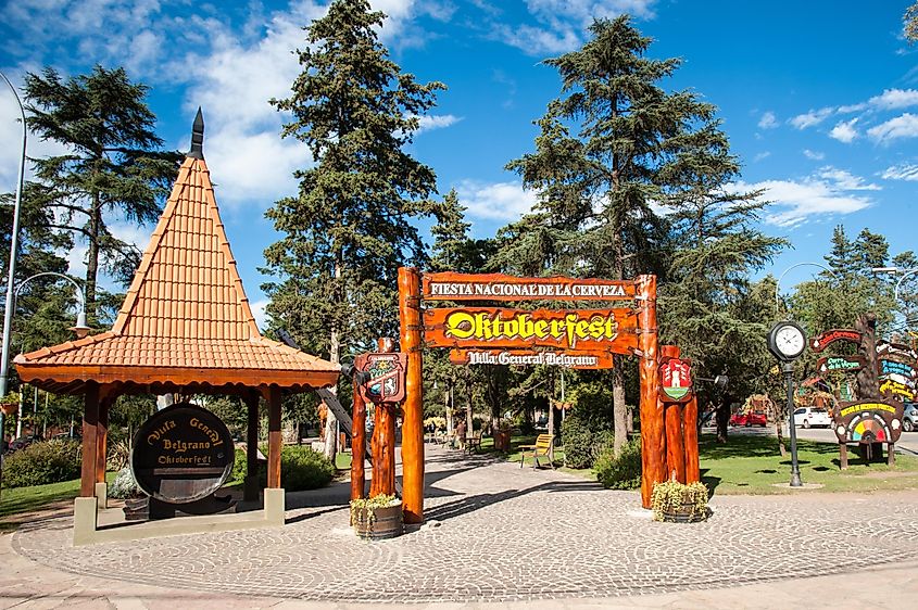 Villa General Belgrano, municipality of Córdoba, Argentina. April 18, 2023. Portal carved in rustic wood, adorning the entrance to the square promoting the beer festival in Vila Belgrano, via Sandra Moraes / Shutterstock.com