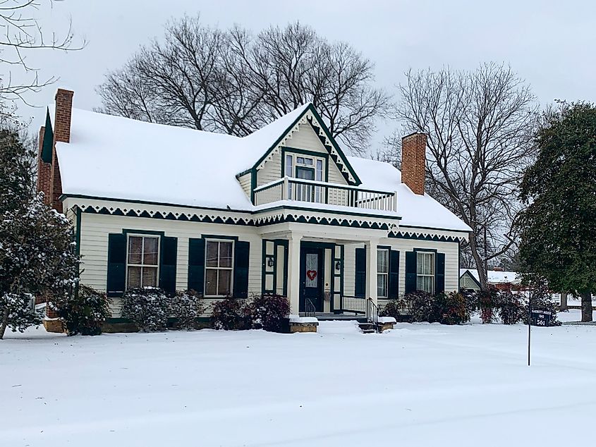 The Garrot House was built in 1842 in Batesville, Arkansas.