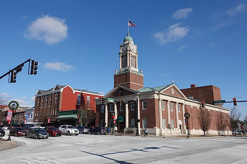 Lebanon, Ohio city hall and downtown on a winter day