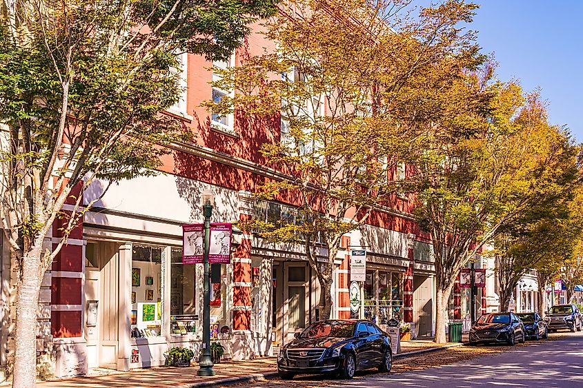 Shady Trees line the Sidewalk in the New Bern Historic District. Editorial credit: Wileydoc / Shutterstock.com