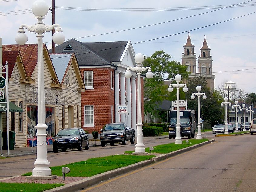 Main street in Franklin, Louisiana, with historic lampposts.
