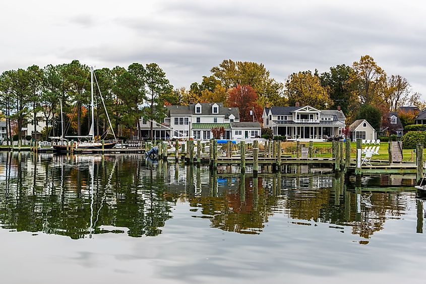 Autumn colors, the Chesapeake Bay Shore and Harbor in St. Michaels, Maryland
