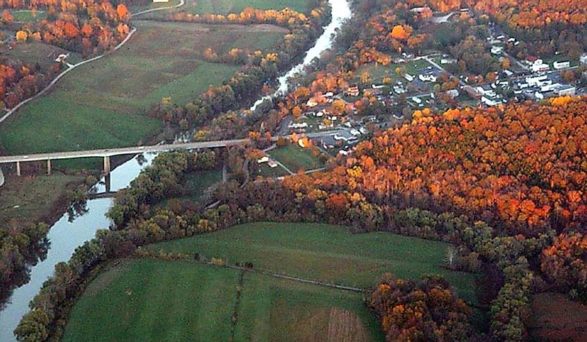 Aerial photo of Brownsville, Kentucky taken around 2002