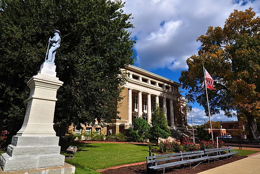 The Alcorn County Courthouse is located in Corinth, Mississippi. Image: Skye Marthaler / Wikimedia.
