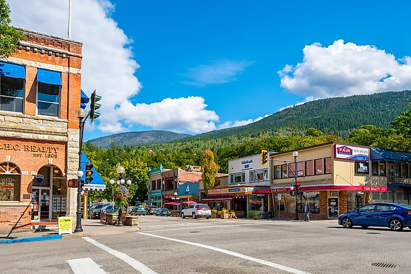  The historic buildings with businesses, shops and cafes along Baker Street in the town center of Nelson, BC, Canada. 