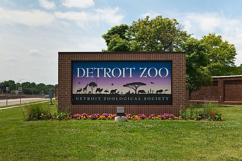 Welcome sign at Detroit Zoo in Detroit, Michigan. 