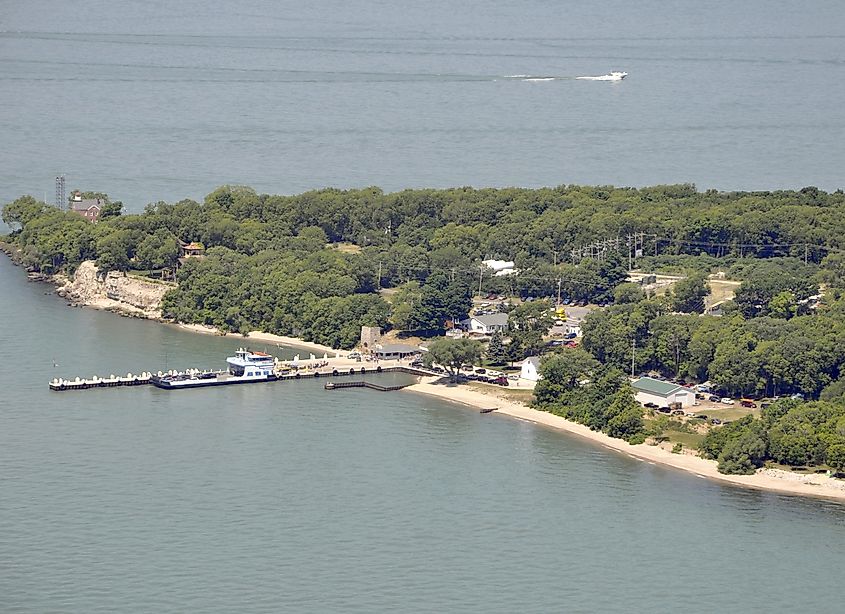 The waterfront at Put-in-Bay on South Bass Island, Lake Erie, Ohio. Credit: SF photo/ Shutterstock.com