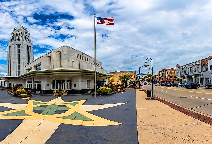 A St. Charles, Illinois street view.