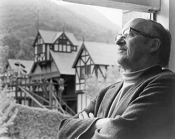 Angus Bowmer and the outdoor theatre, the keystone of the Oregon Shakespeare Festival he created. Credit: By Amy Richard - Oregon Shakespeare Festival, CC BY-SA 4.0, https://commons.wikimedia.org/w/index.php?curid=47304840