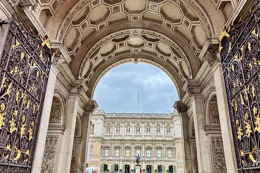 Royal Acadamey of the Arts London  Gate Image credit Bryan Dearsley