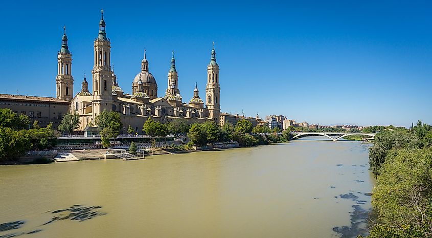 El Pilar basilica and the Ebro River, wide angle
