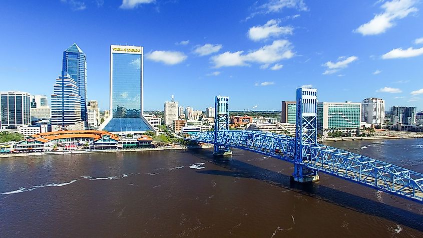 Aerial view of the skyline of Jacksonville, Florida on a sunny day