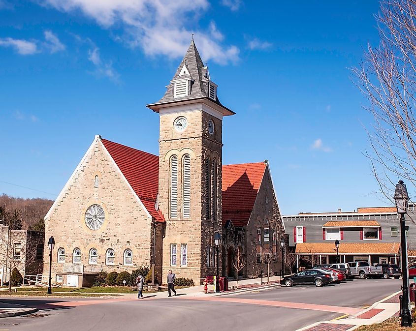 Ligonier, Pennsylvania:The Heritage United Methodist Church, via woodsnorthphoto / Shutterstock.com