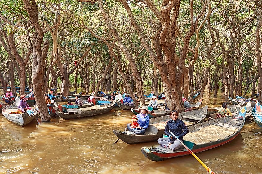 Tonle Sap lake boatmen