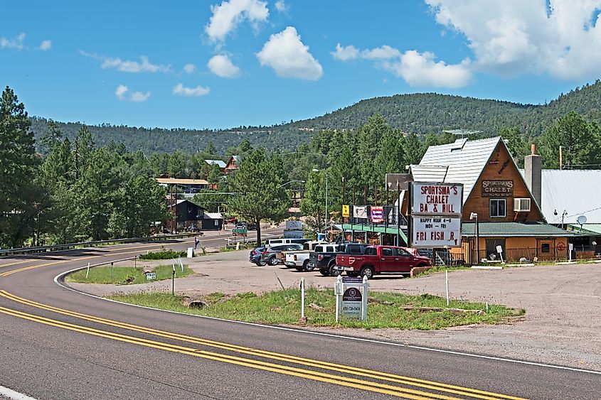 : a view of route 87, looking northwards, as it passes through the town of Strawberry