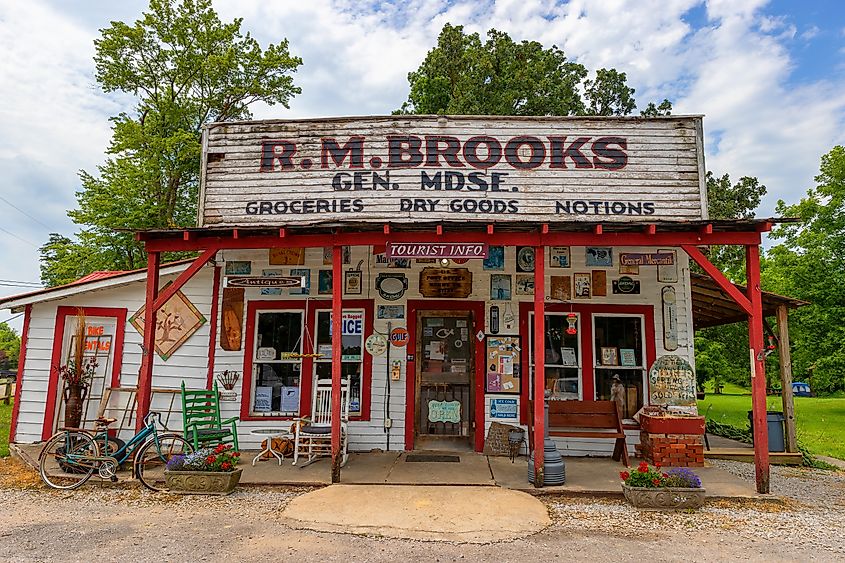 Rugby, Tennessee, USA - July 29, 2023:RM Brooks General Store built between 1930-1940. Image: Dee Browning - Shutterstock.