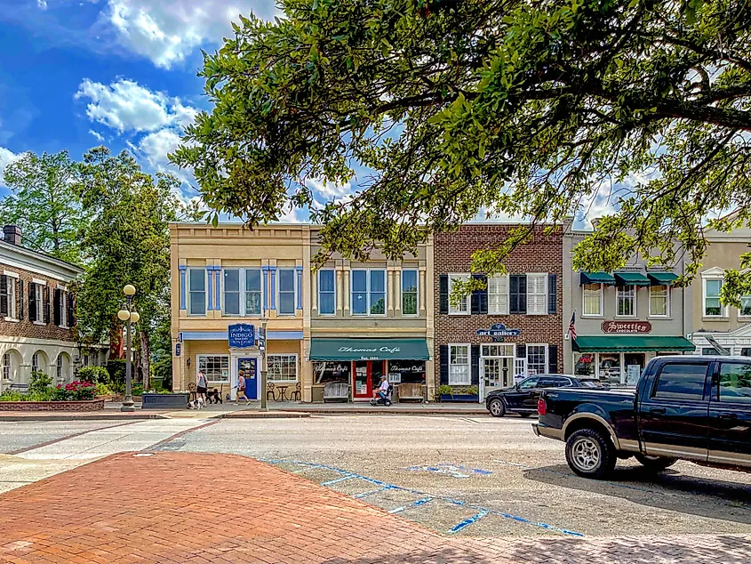 Georgetown, South Carolina: Retail stores on Front Street.