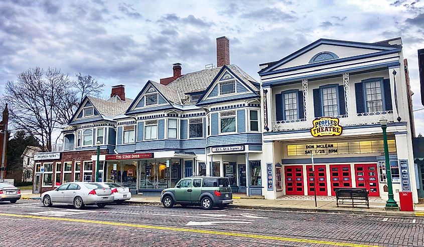 Street view of downtown Marietta with cars parked at curb and the People’s Bank Theatre seen prominently.