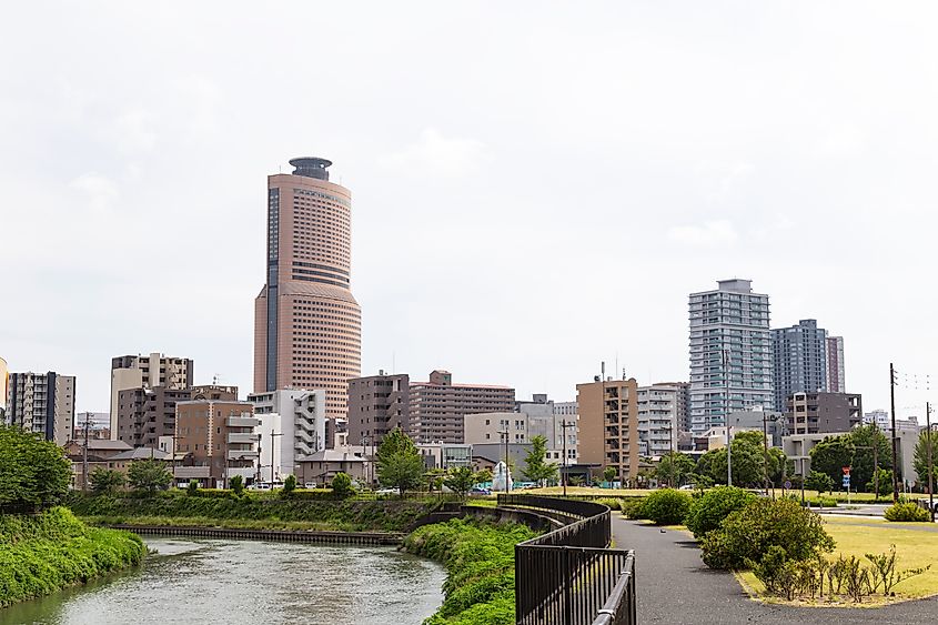 Translation: Hotel, stay here The cityscape of Hamamatsu City, Shizuoka Prefecture.
