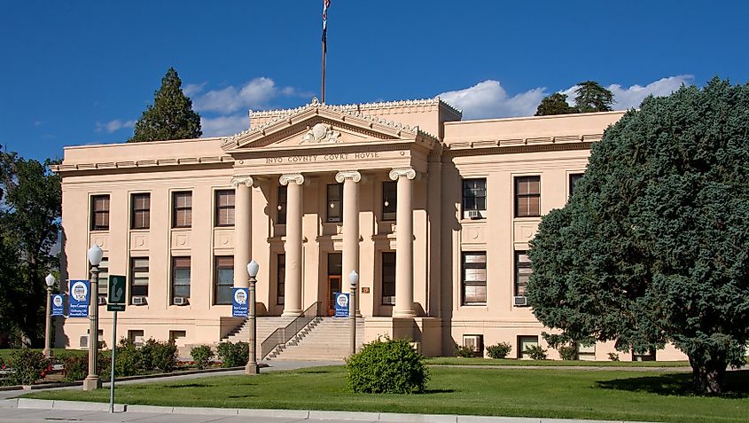 Inyo County Courthouse in Independence, California, By GFred1 - Own work, CC BY-SA 4.0, Wikimedia Commons