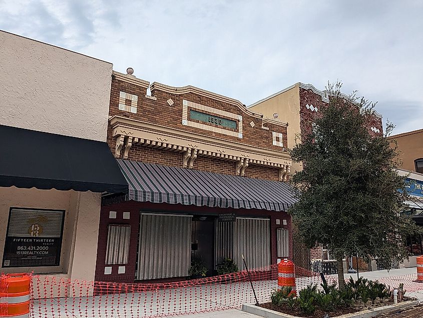 1-story brick commercial building in downtown Lake Wales