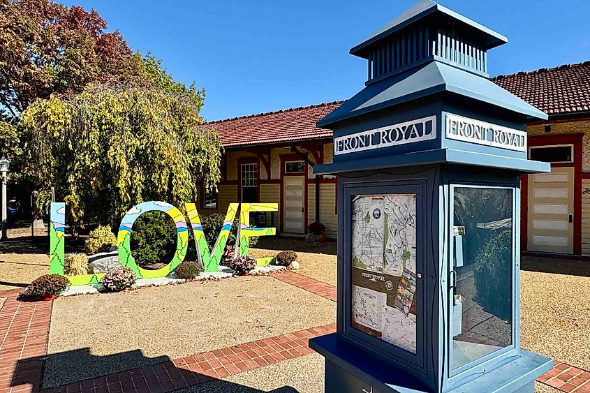 Front Royal's Visitor Ccenter and LOVE sign. Image credit Bryan Dearsley