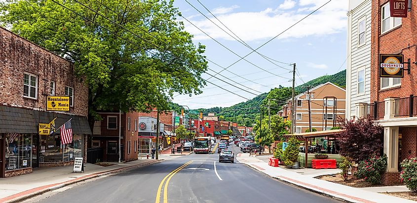 BOONE, NC, USA-20 JUNE 2022: Main Street in Summer. people, cars, businesses. Wide angle.