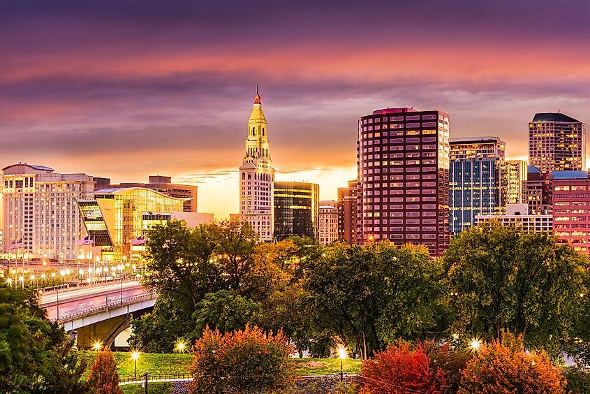 Hartford, Connecticut, USA downtown skyline.