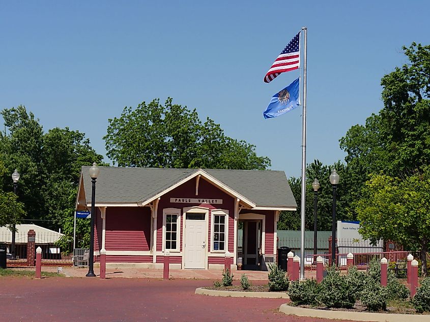 Front view of the Amtrak train station and ticket office in Pauls Valley, Oklahoma
