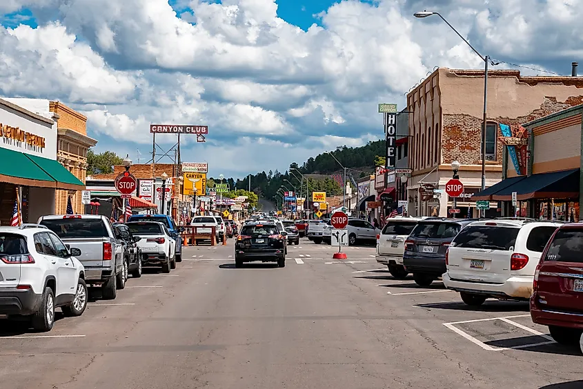 Vehicles at Route 66 in the historic city of Williams, Arizona, during summer.