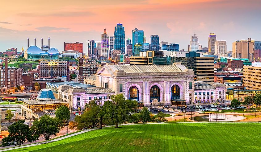 Kansas City, Missouri, USA downtown skyline with Union Station at dusk.