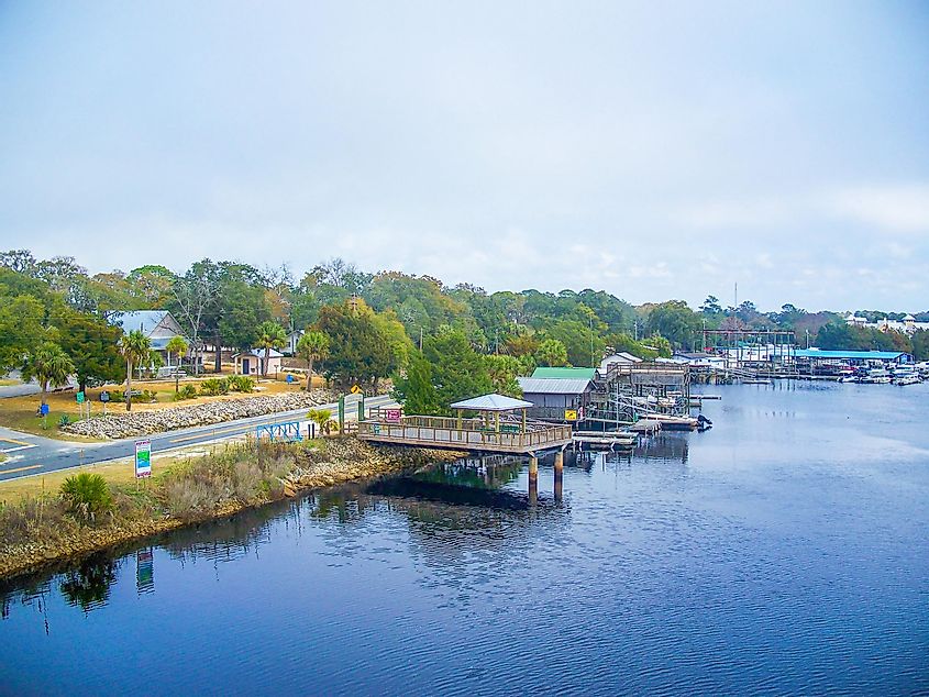 Steinhatchee as seen from the 10th Street Bridge facing east, By Ebyabe - Own work, CC BY-SA 3.0, https://commons.wikimedia.org/w/index.php?curid=14478913 Caption: Steinhatchee as seen from the 10th Street Bridge facing east