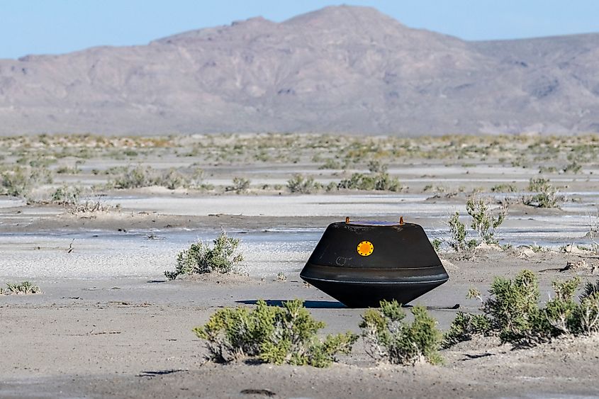OSIRIS-REx Sample Return (NASA Headquarters / NASA/Keegan Barber, Public domain, via Wikimedia Commons)