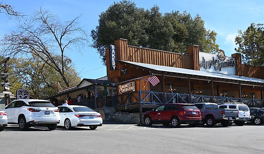 Apple Annies Restaurant at Oak Tree Mountain, Oak Glen, California.