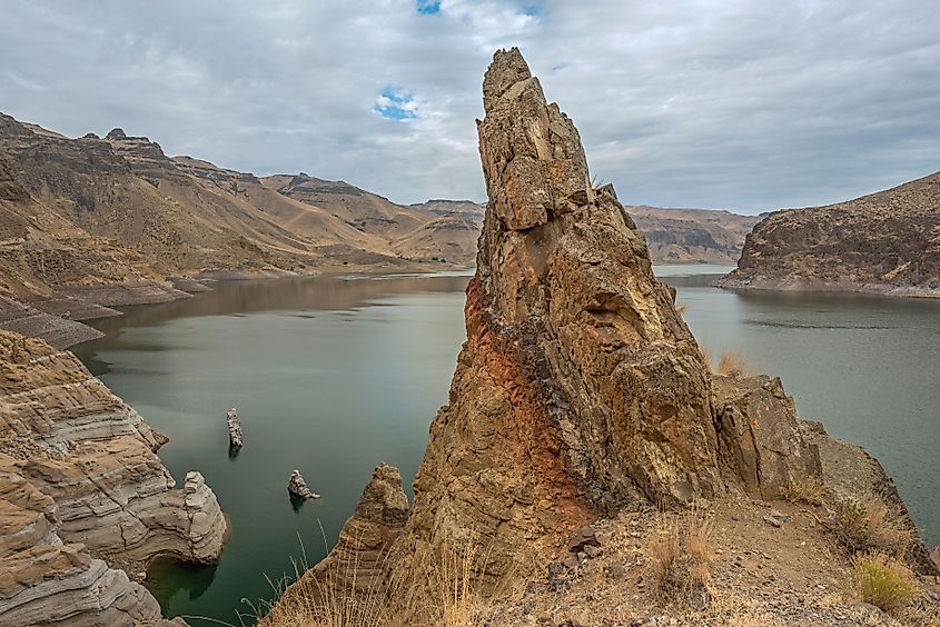 Beautiful view of rocks in Lake Owyhee State Park Dam