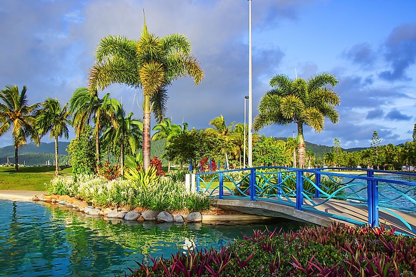 Bridge on Airlie Beach Lagoon on the coast of Queensland facing the Whitsunday Islands in the Pacific Ocean, Australia