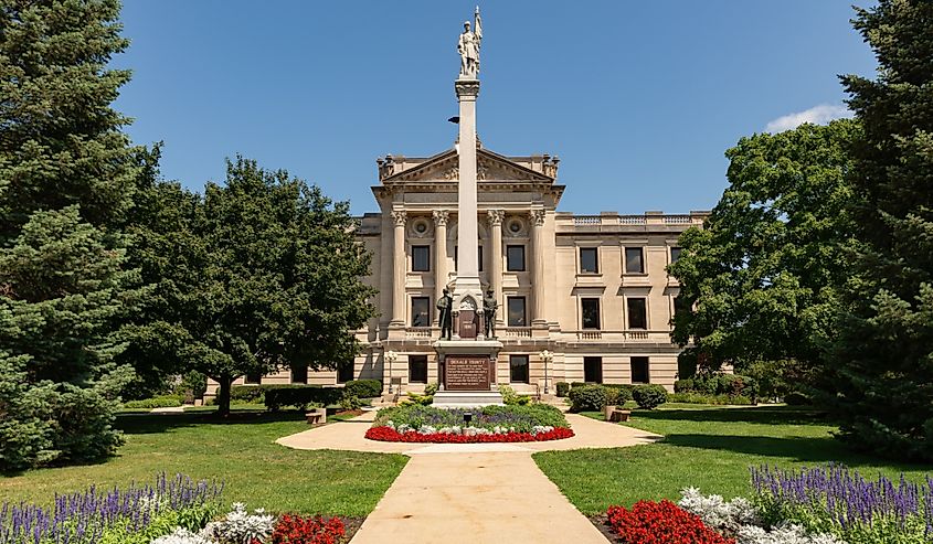 Exterior of the DeKalb County Courthouse in Sycamore, Illinois, USA.