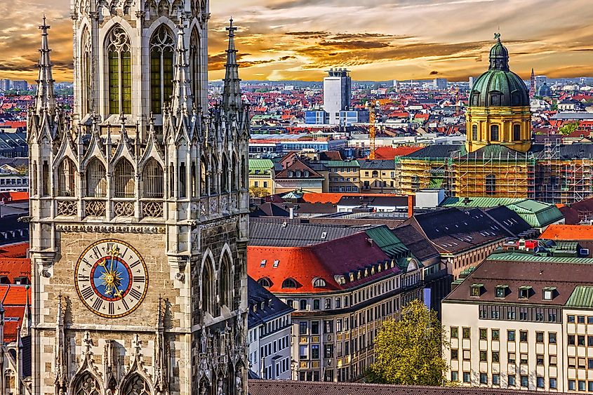 The neo-Gothic Munich New Town Hall with its glockenspiel facade on Marienplatz.