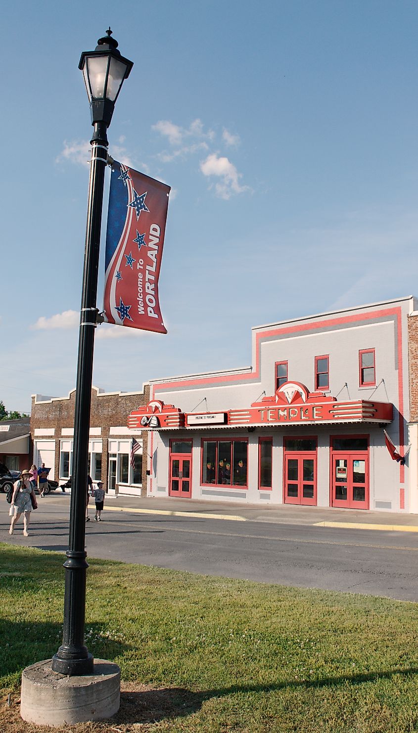 Portland, Tennessee: main strip of the town center. Editorial credit: Carla Sloke / Shutterstock.com