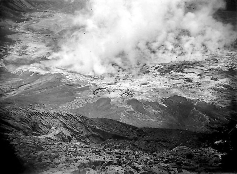 The crater in Indonesa in 1919