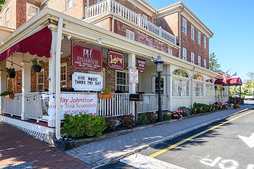 Exterior of The Publick House hotel and restaurant Chester, New Jersey. Editorial credit: DW labs Incorporated / Shutterstock.com 